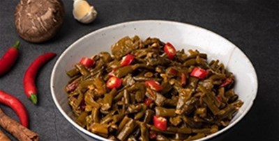 螺螄粉被“中傷”？酸豆角加工讓人大開眼界